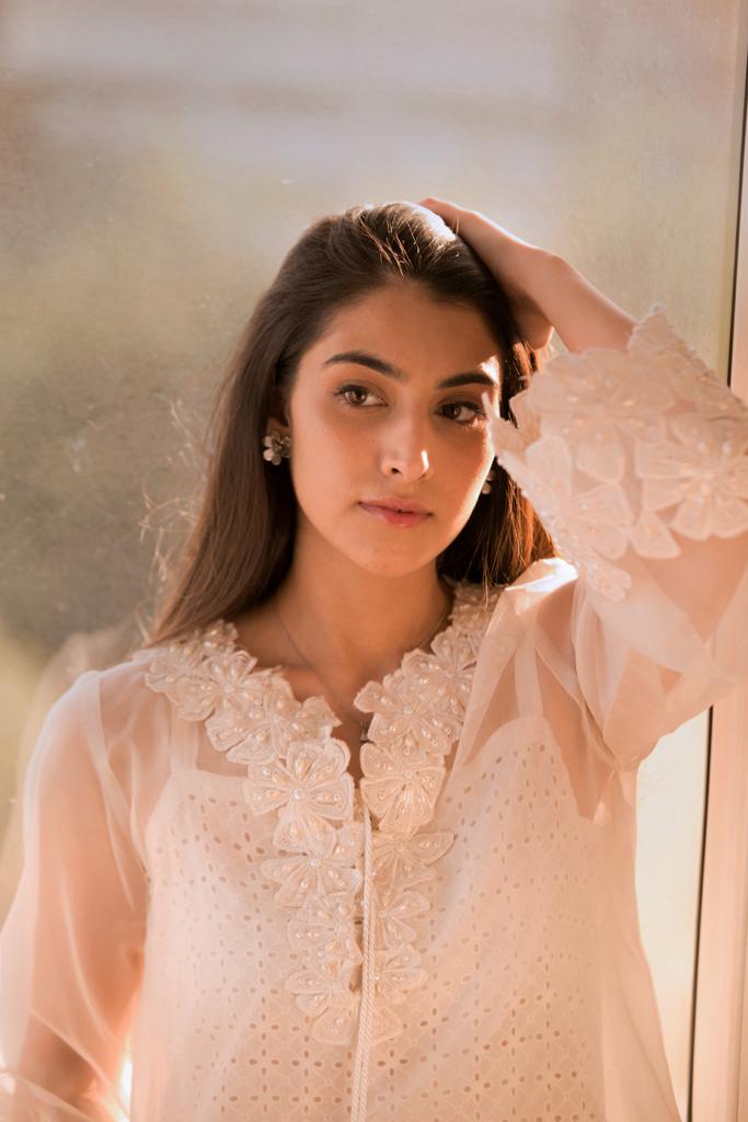 Yasmin Kurti with Floral Detailing