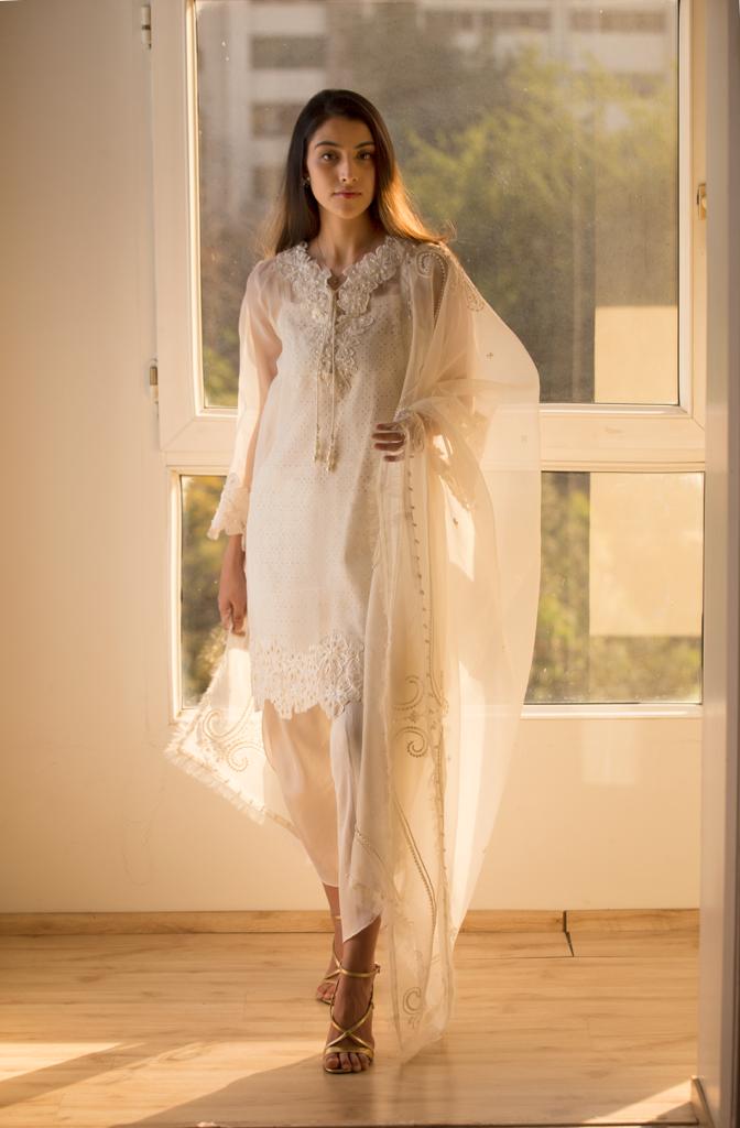 Yasmin Kurti with Floral Detailing